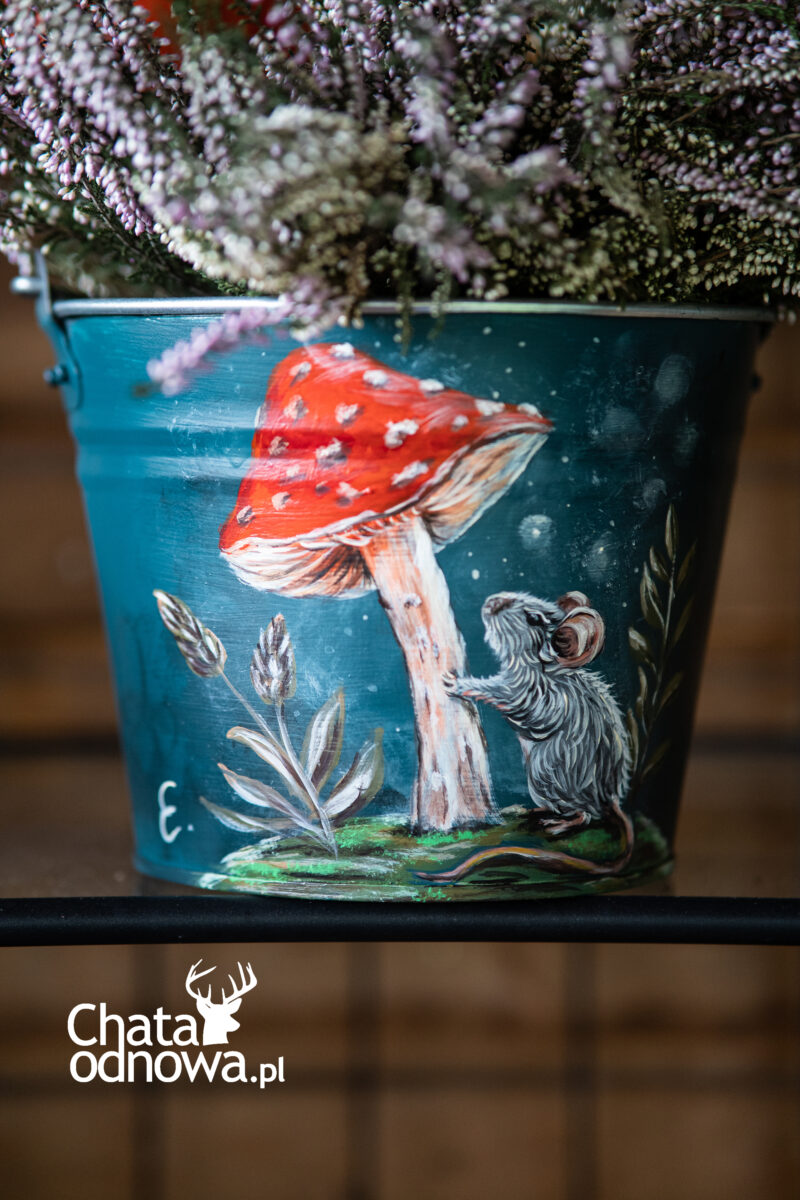 Wiadro - doniczki z jesienią w tle - obrazek 2